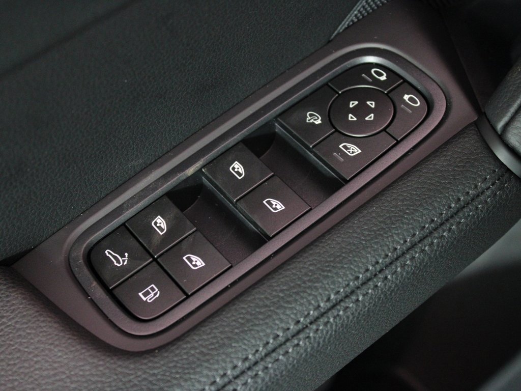 Used 2025 Porsche Cayenne E-Hybrid image 16