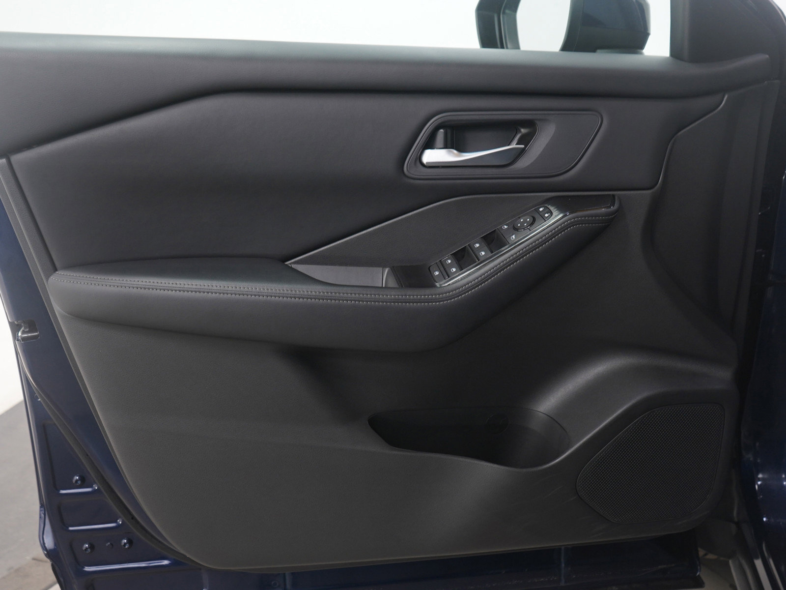 Used 2025 Nissan Rogue SV image 22