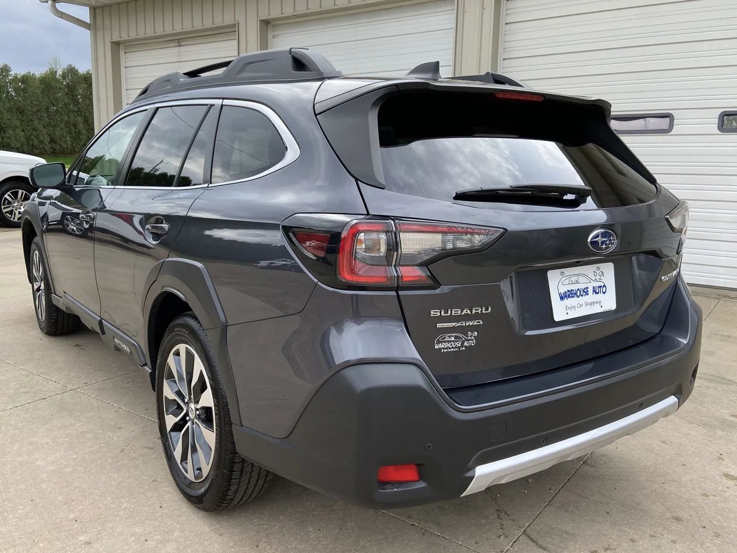 Used 2023 Subaru Outback Limited AWD/4WD image 5