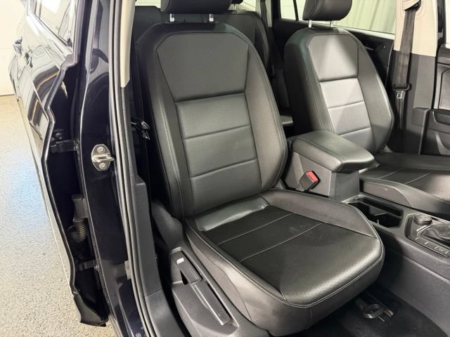 Used 2018 Volkswagen Tiguan SEL AWD/4WD image 23