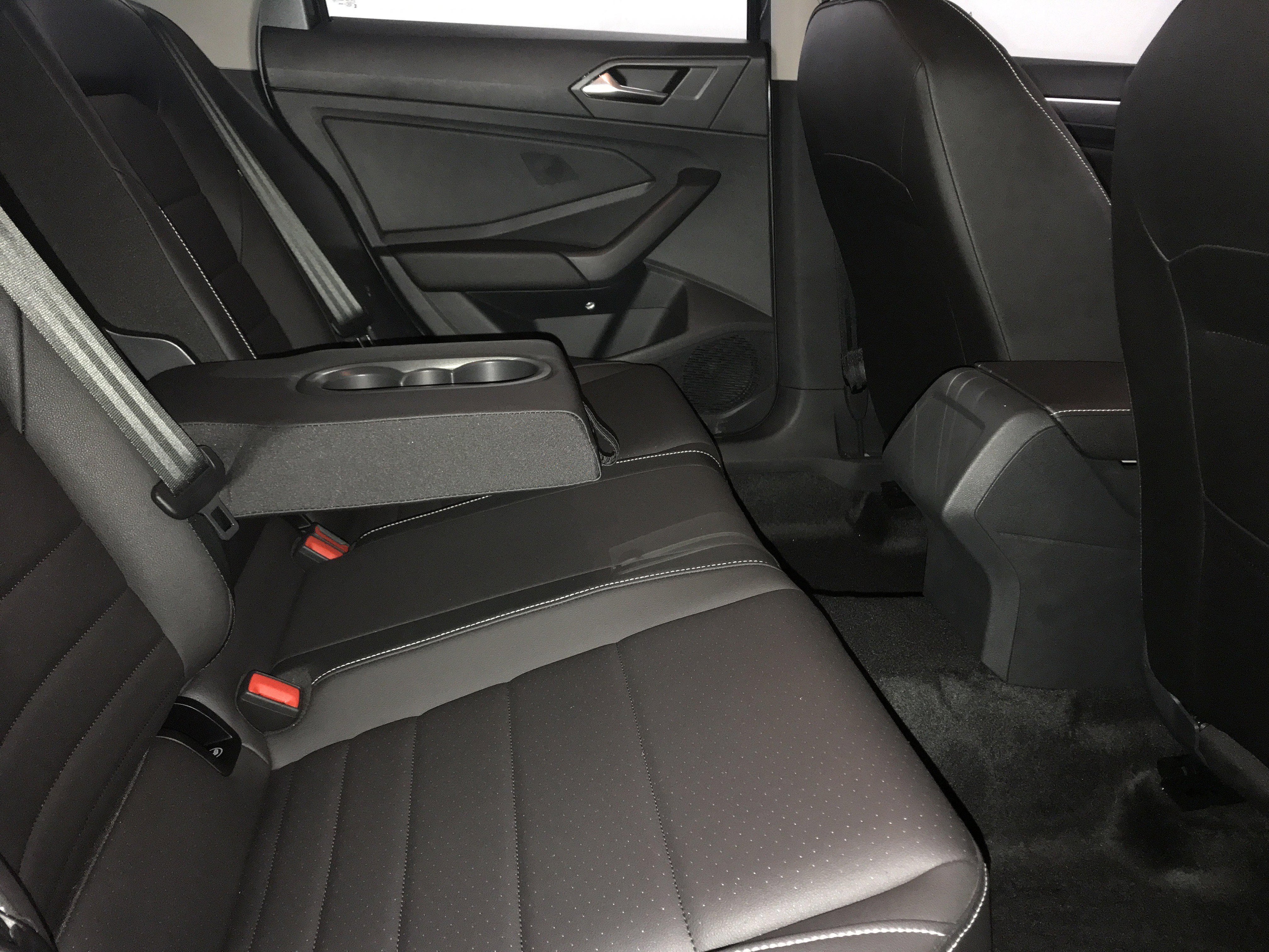 Used 2024 Volkswagen Jetta SE w/ Panoramic Sunroof Package FWD image 10