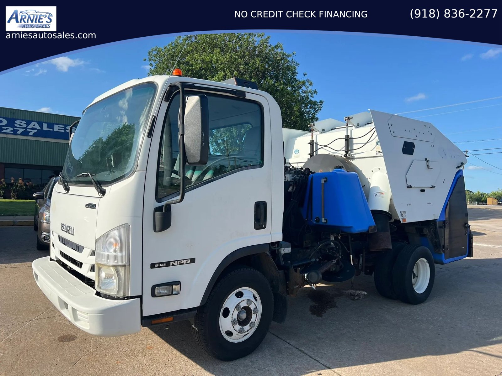 Used 2016 Isuzu NPR RWD image 1