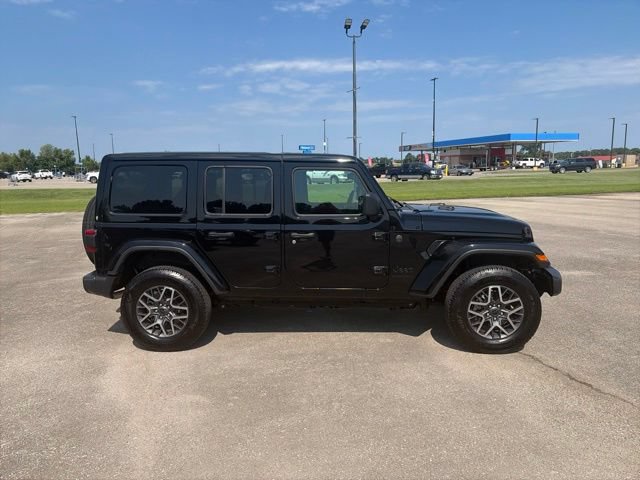 Used 2025 Jeep Wrangler Unlimited Sahara AWD/4WD image 7