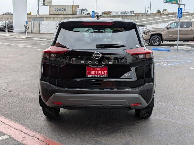 Used 2022 Nissan Rogue SV image 9