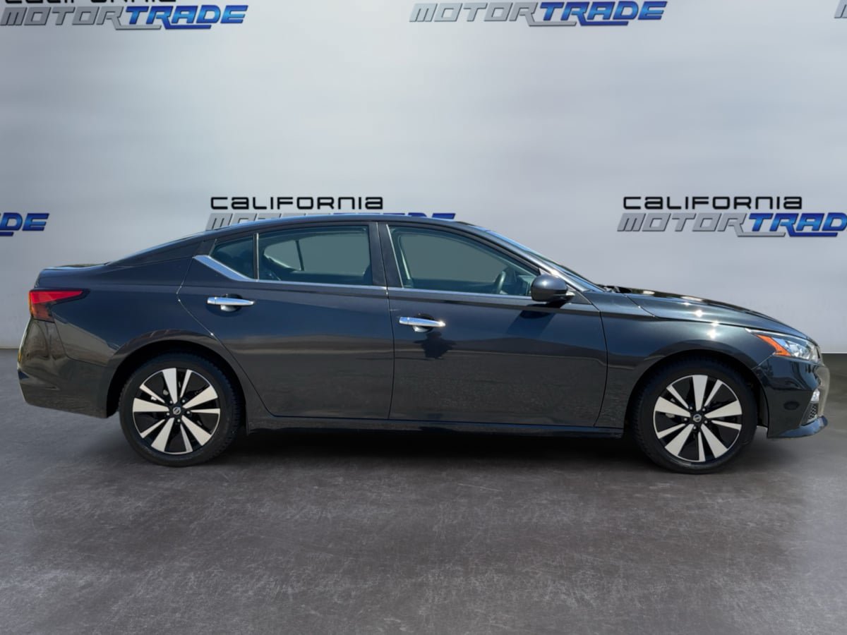 Used 2022 Nissan Altima 2.5 SV FWD image 4