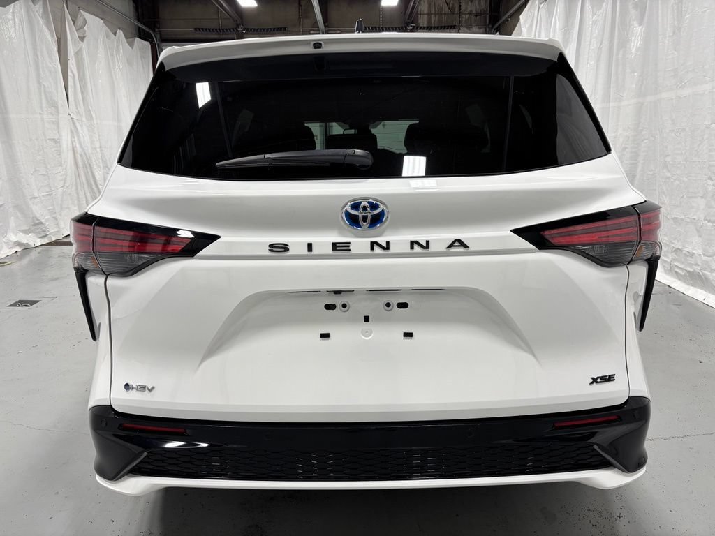 Used 2025 Toyota Sienna XSE FWD image 6