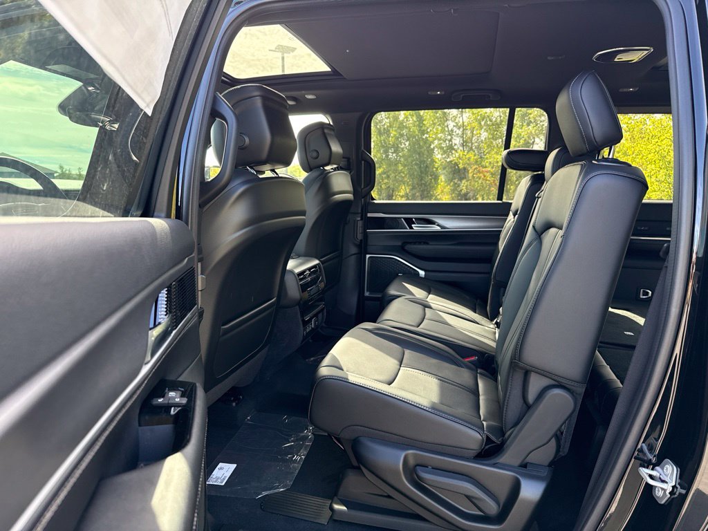 New 2026 Jeep Grand Wagoneer 4WD image 25