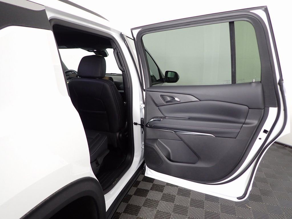 New 2026 Chevrolet Traverse LT w/ LPO, Floor Liner Package image 29
