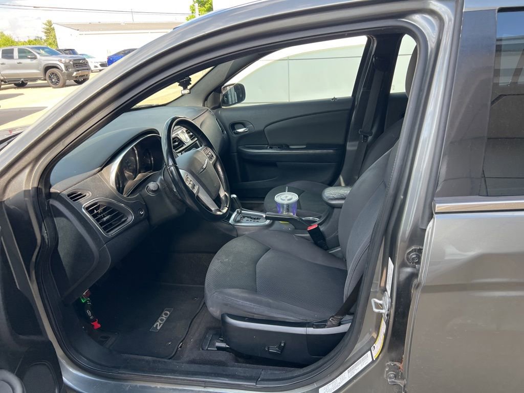 Used 2012 Chrysler 200 Touring w/ Cold Weather Group FWD image 5