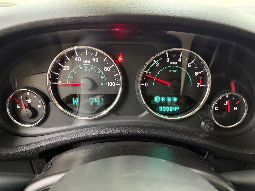 Used 2016 Jeep Wrangler Unlimited Sahara w/ Connectivity Group image 23