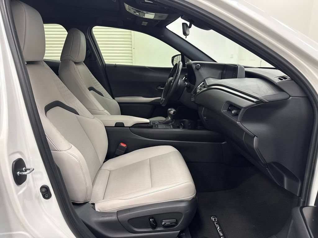 Used 2021 Lexus UX 200 w/ Accessory Package (Z1) FWD image 32