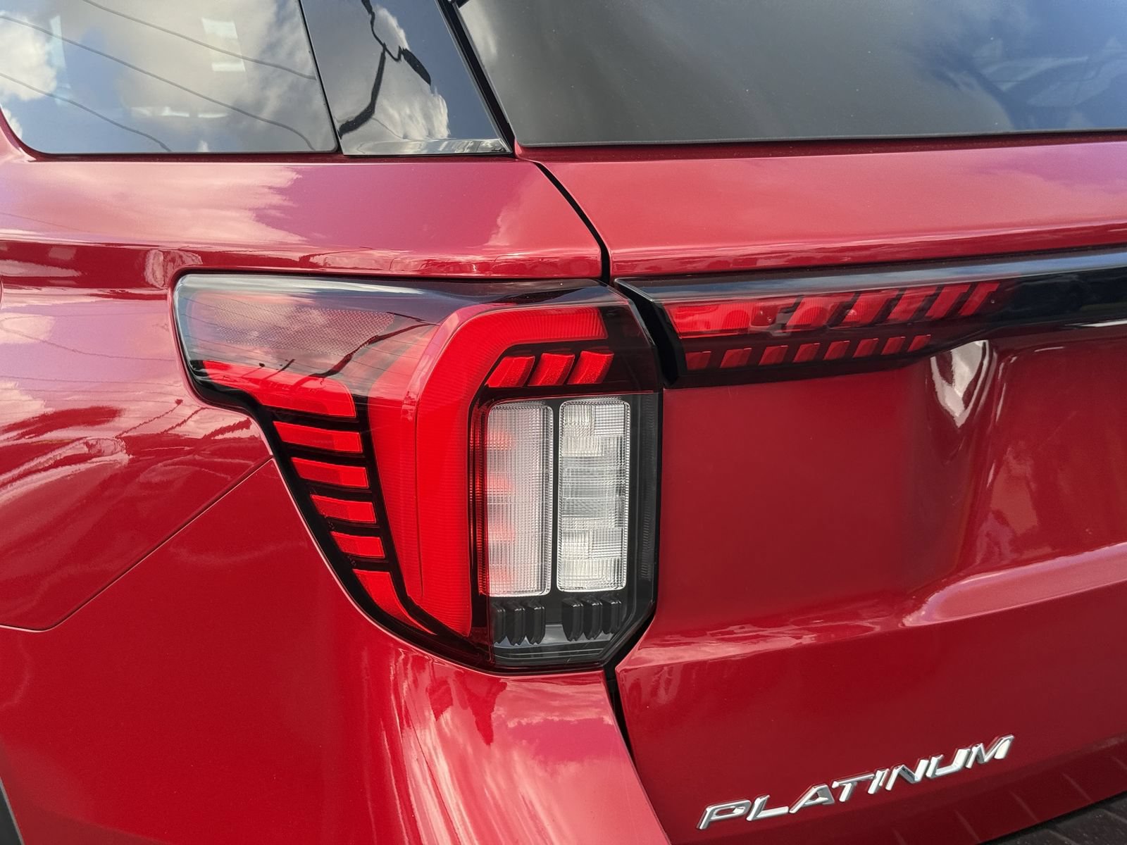 Certified 2025 Ford Explorer Platinum RWD image 10