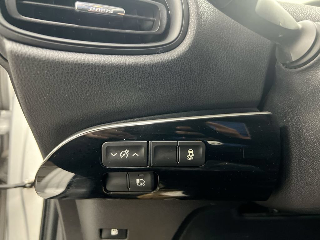 Used 2017 Toyota Prius Two FWD image 18
