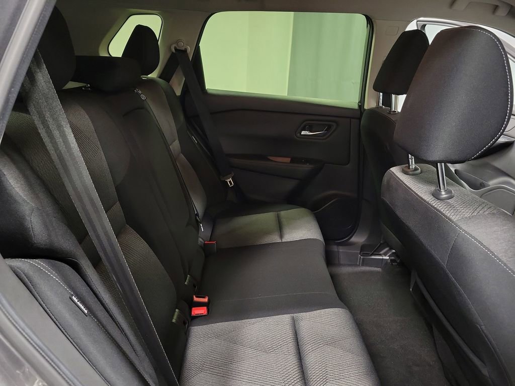Used 2024 Nissan Rogue SV image 21