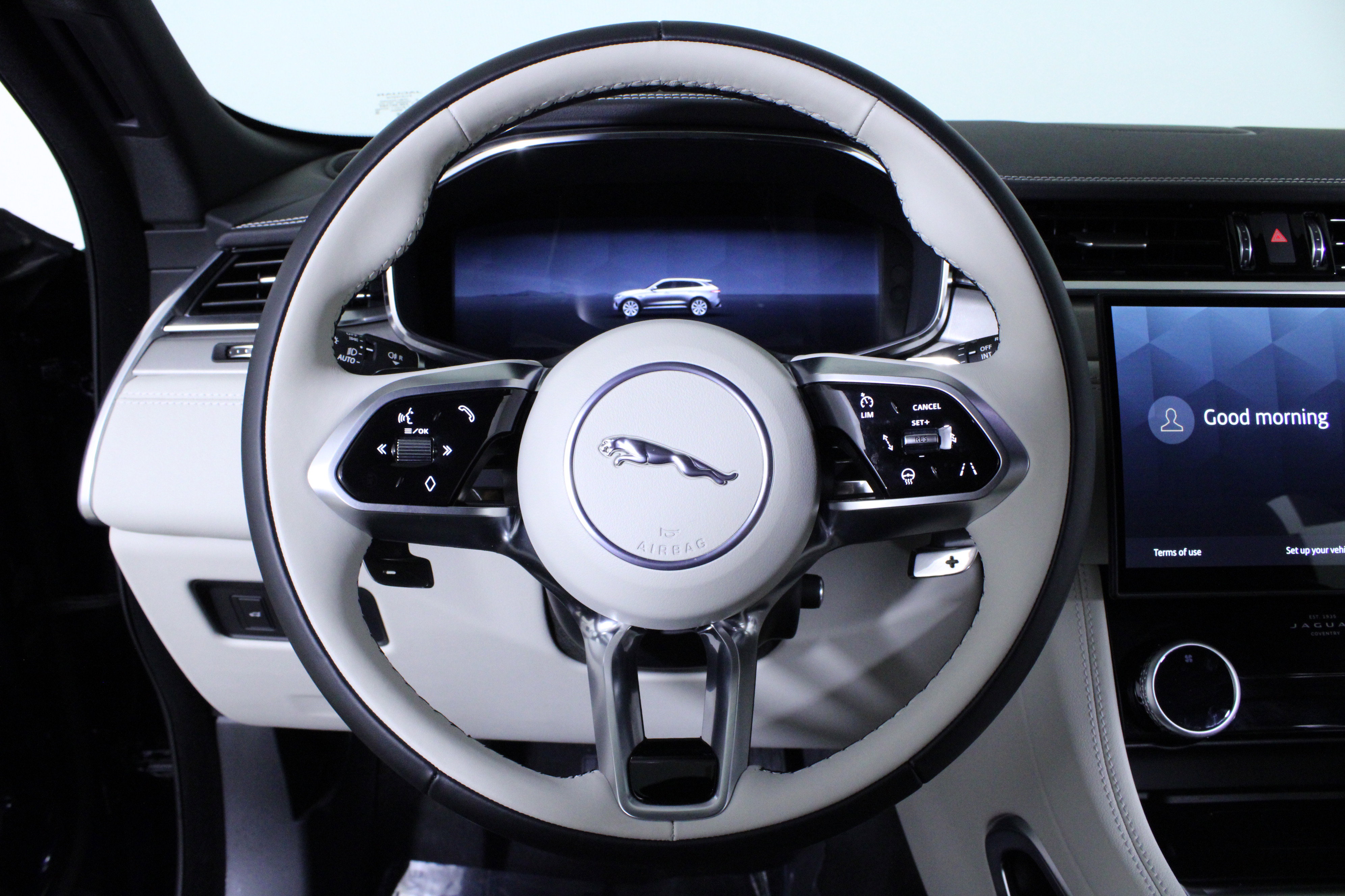 Used 2025 Jaguar F-PACE R-Dynamic S image 21