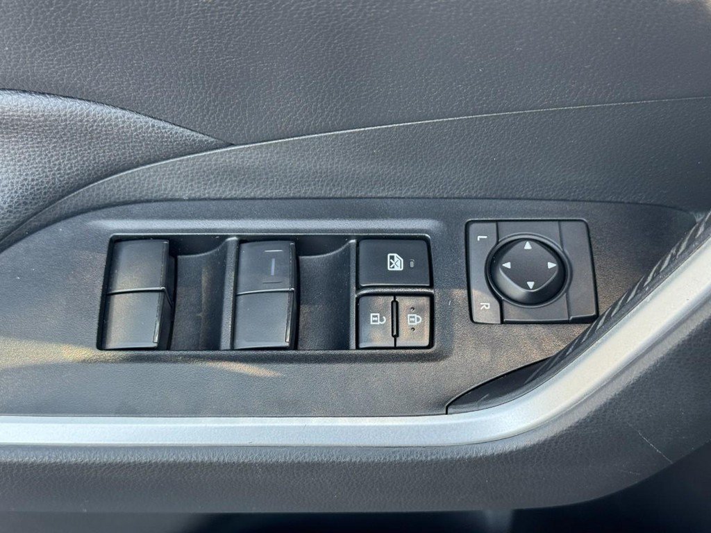 Used 2020 Toyota RAV4 LE AWD/4WD image 21