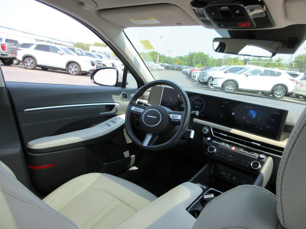 Used 2025 Hyundai Sonata Limited FWD image 25