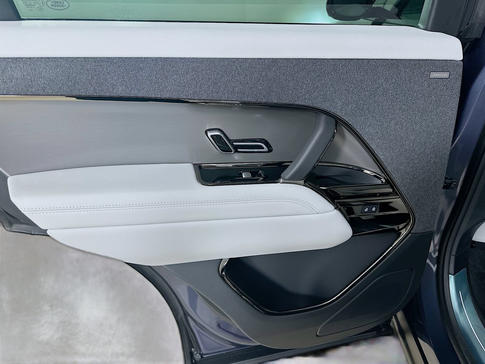 New 2026 Land Rover Range Rover Sport SE AWD/4WD image 35