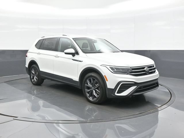 Used 2023 Volkswagen Tiguan SE FWD image 1