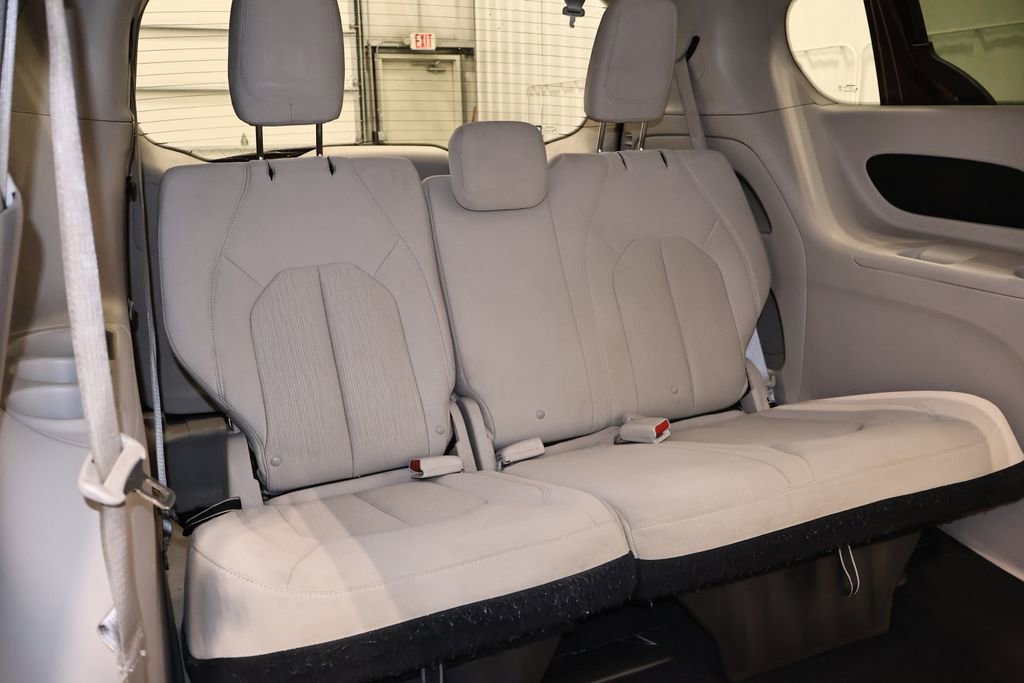 Used 2017 Chrysler Pacifica Touring image 19