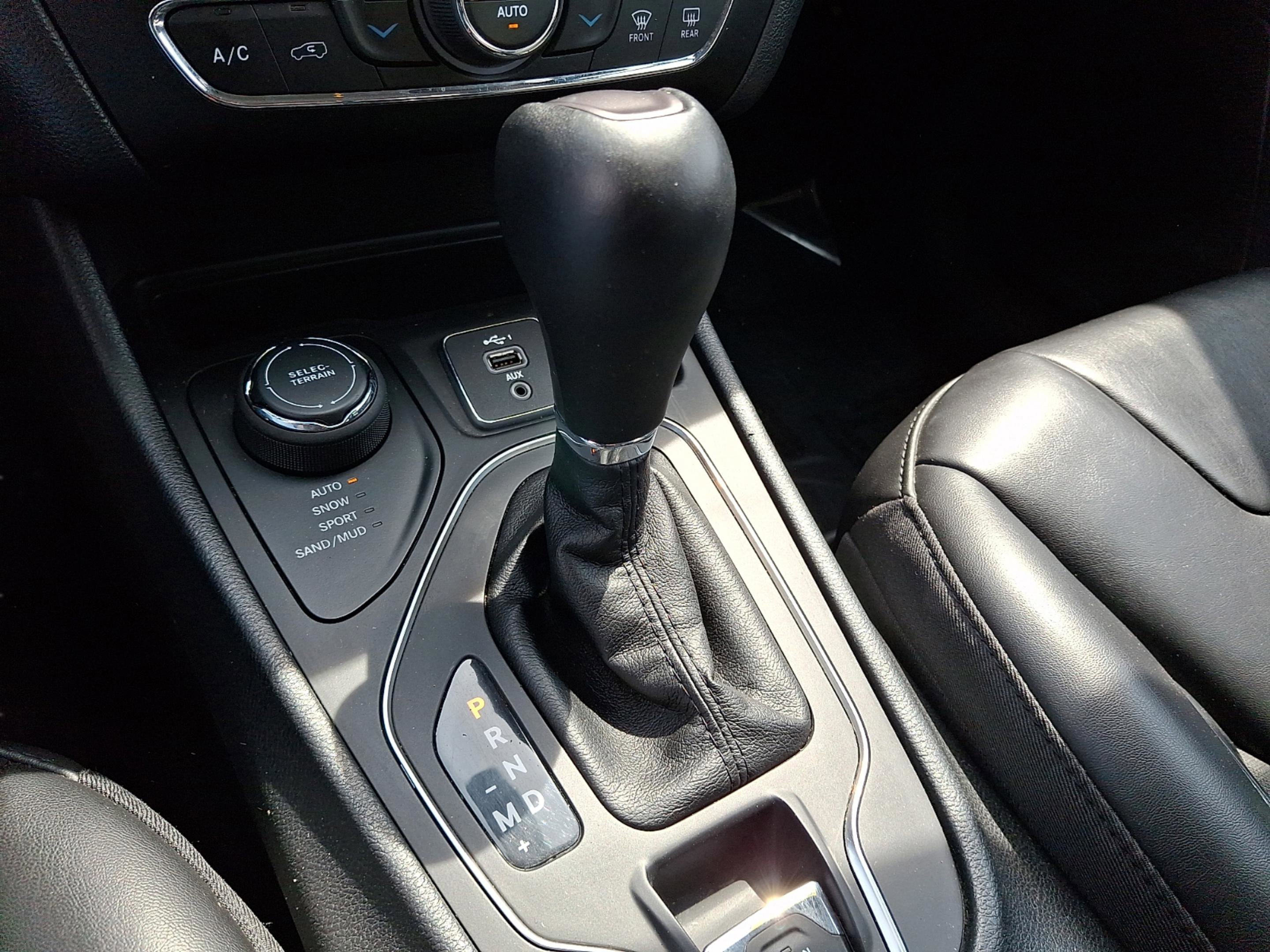 Certified 2020 Jeep Cherokee Latitude Plus w/ Comfort/Convenience Group AWD/4WD image 14