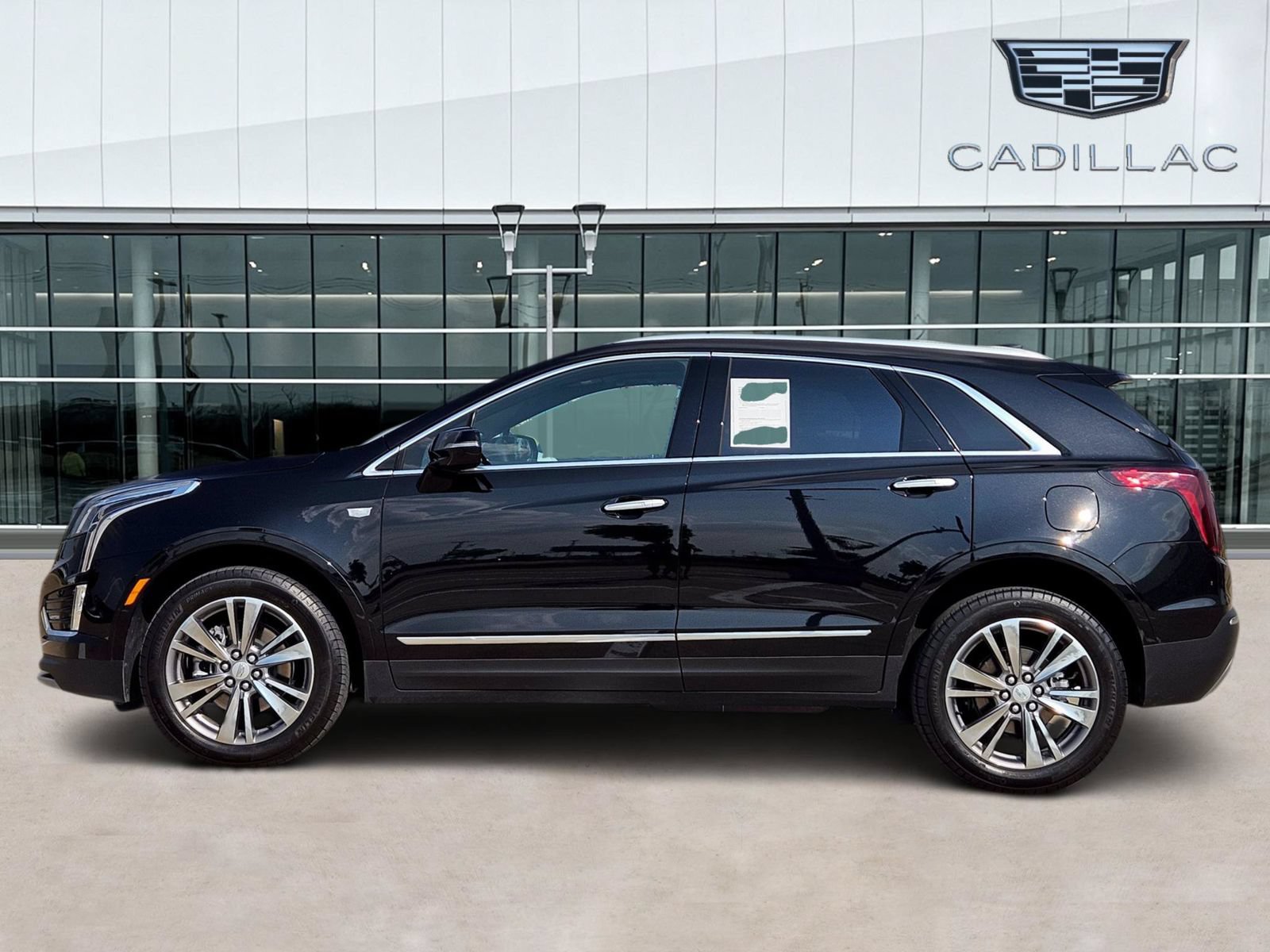 Certified 2025 Cadillac XT5 Premium Luxury FWD image 3