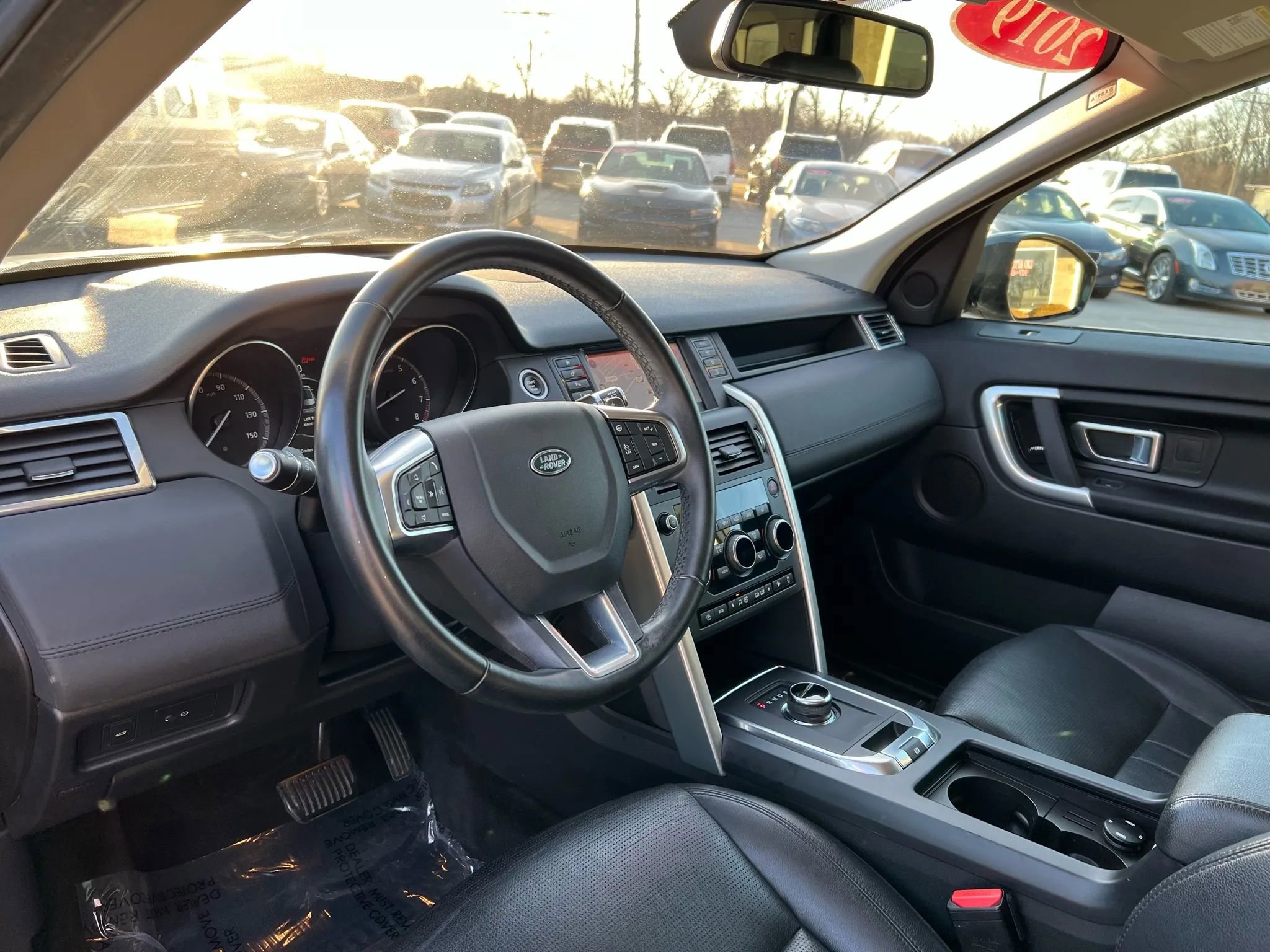 Used 2019 Land Rover Discovery Sport SE image 14