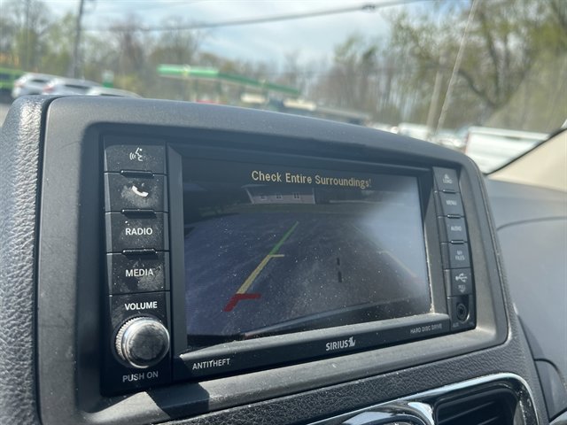 Used 2014 Chrysler Town & Country Touring FWD image 27