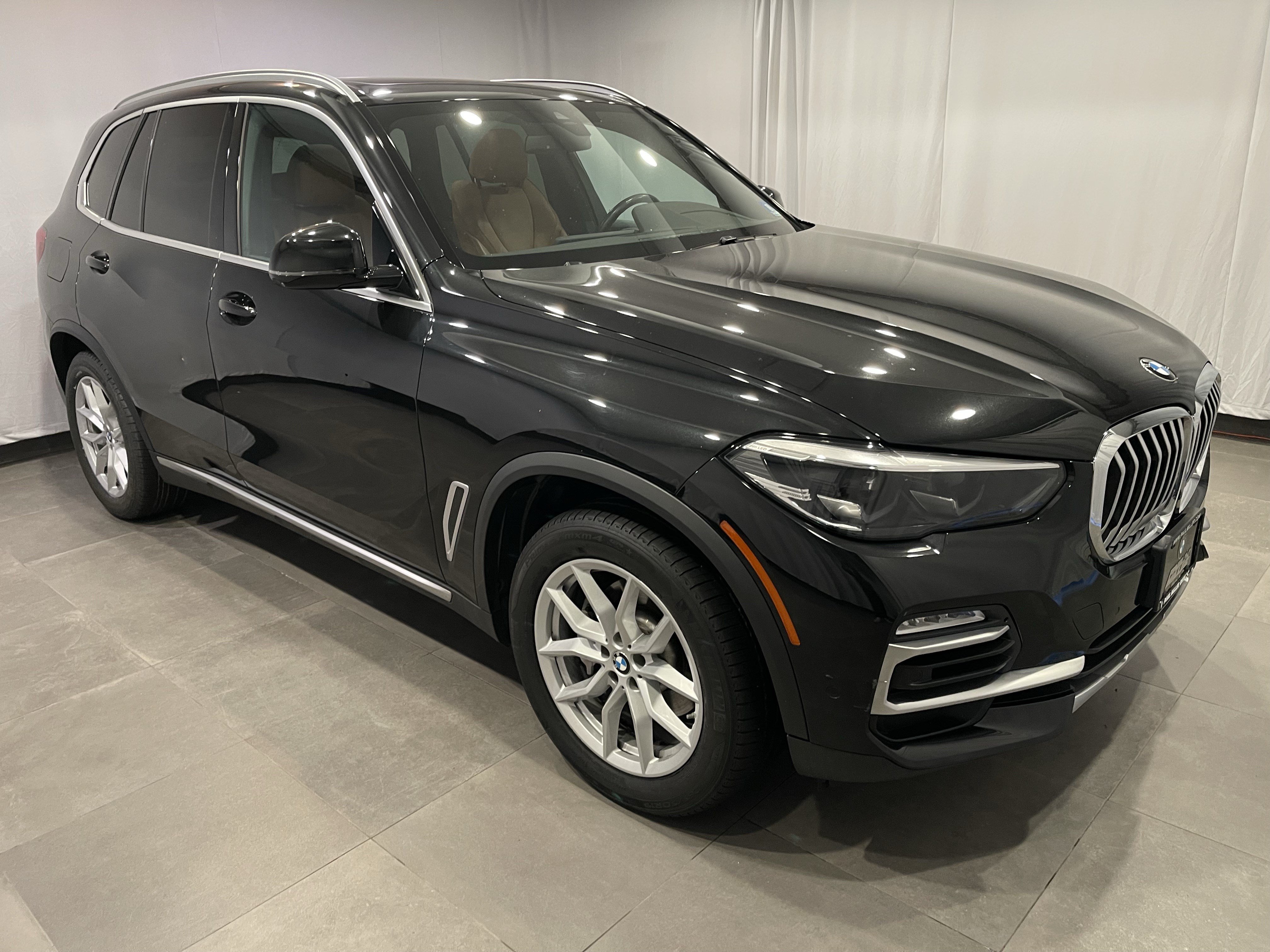 Used 2019 BMW X5 xDrive40i w/ Convenience Package AWD/4WD image 3