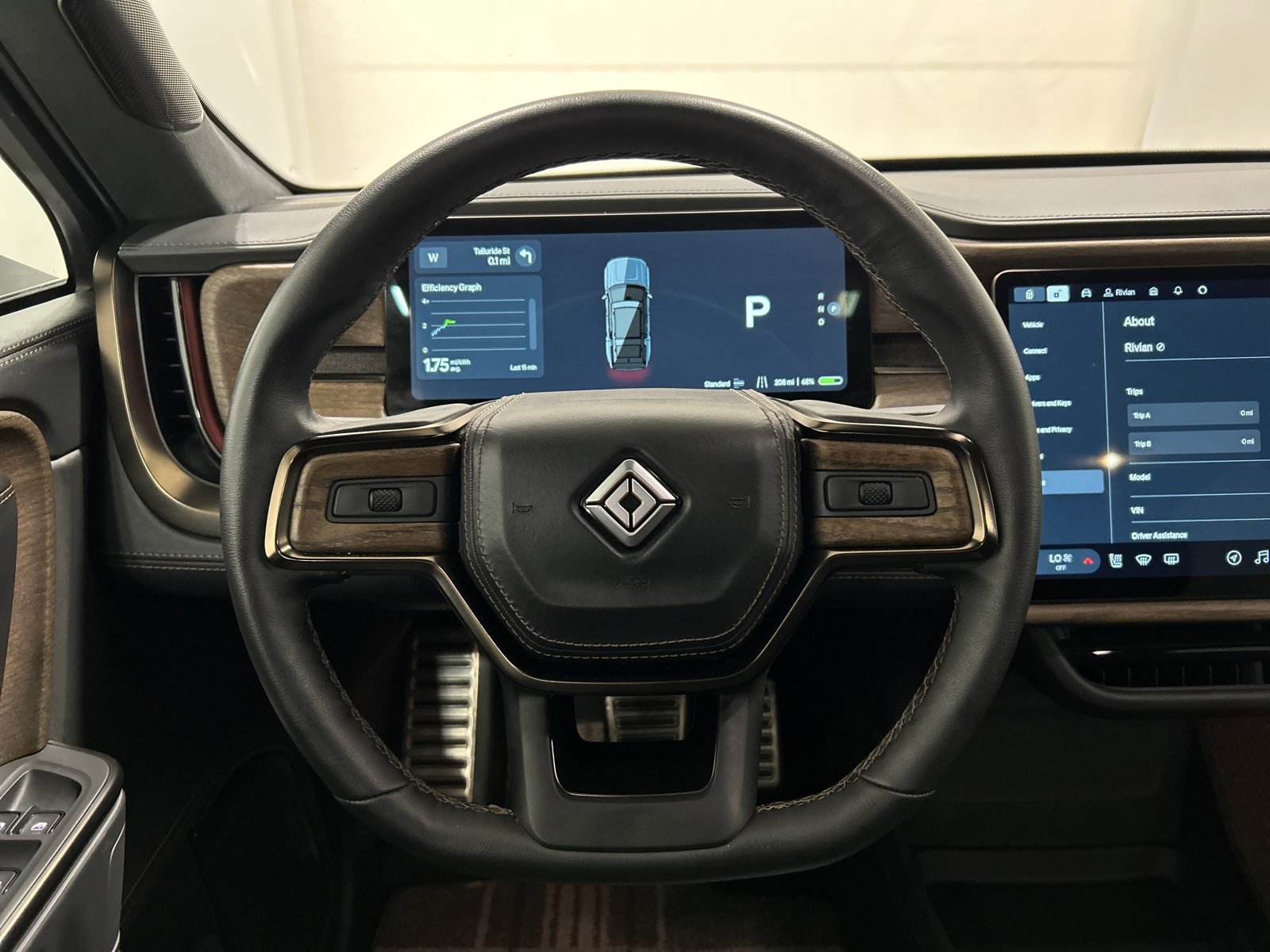 Used 2025 Rivian R1S Premium AWD/4WD image 28