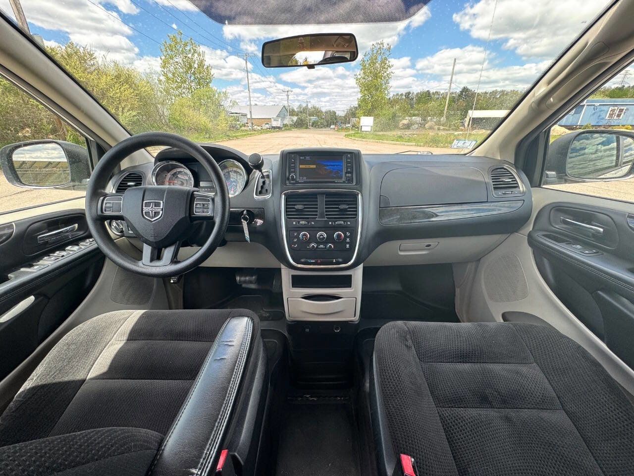 Used 2018 Dodge Grand Caravan SE FWD image 18