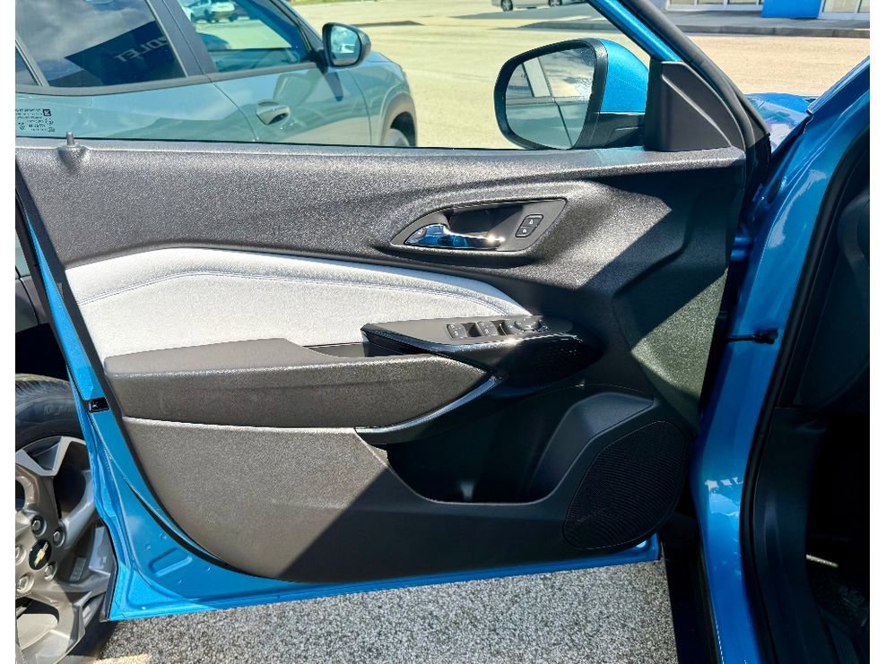 New 2025 Chevrolet Trax LT w/ Sunroof Package image 9