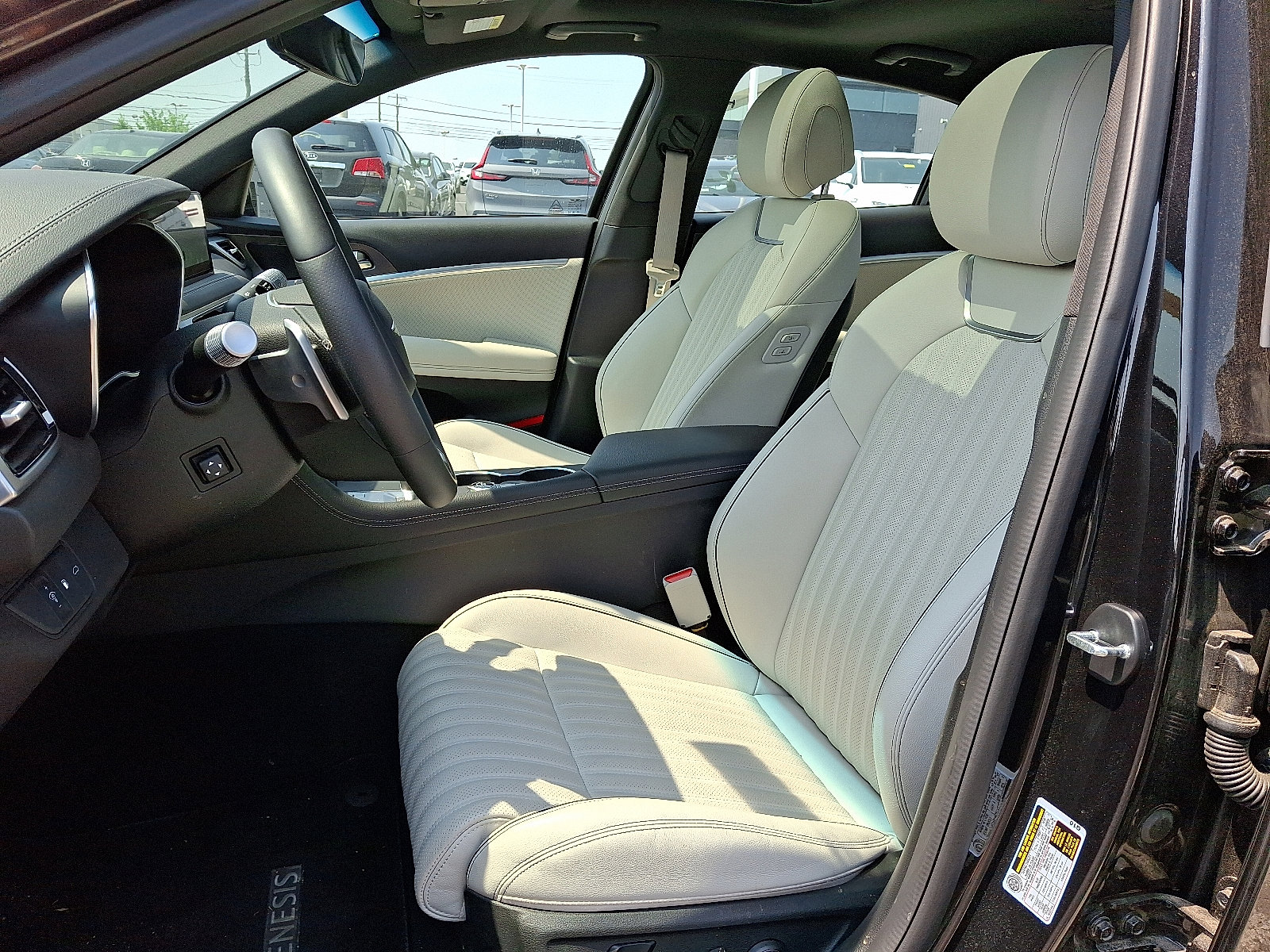 Used 2025 Genesis G70 3.3T Advanced image 13