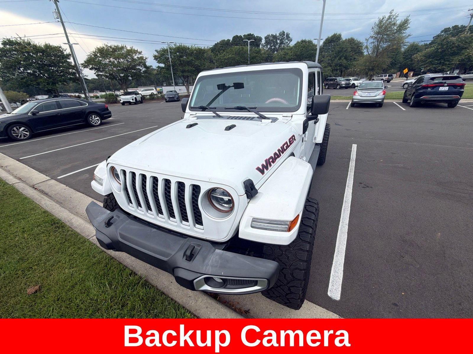 Used 2022 Jeep Wrangler Unlimited Sahara w/ Cold Weather Group AWD/4WD image 2