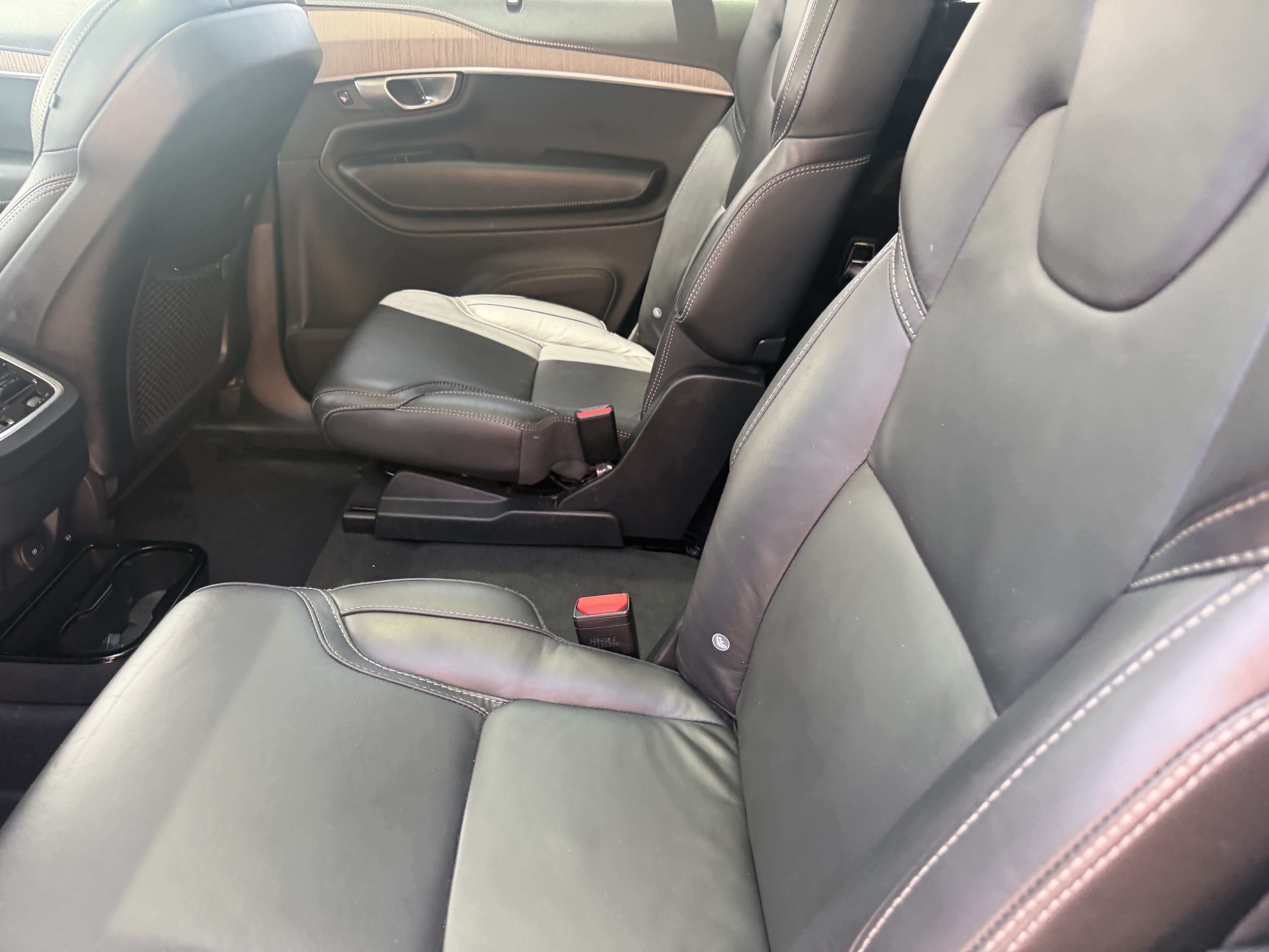 Certified 2023 Volvo XC90 B6 Ultimate w/ Protection Package Premier AWD/4WD image 16
