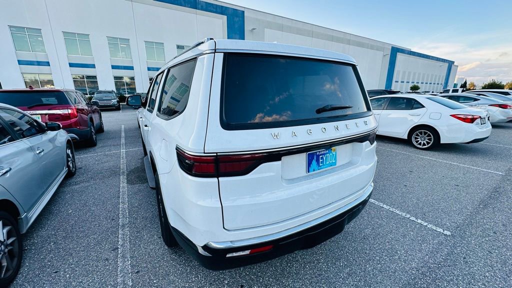 Used 2023 Jeep Wagoneer Base image 12
