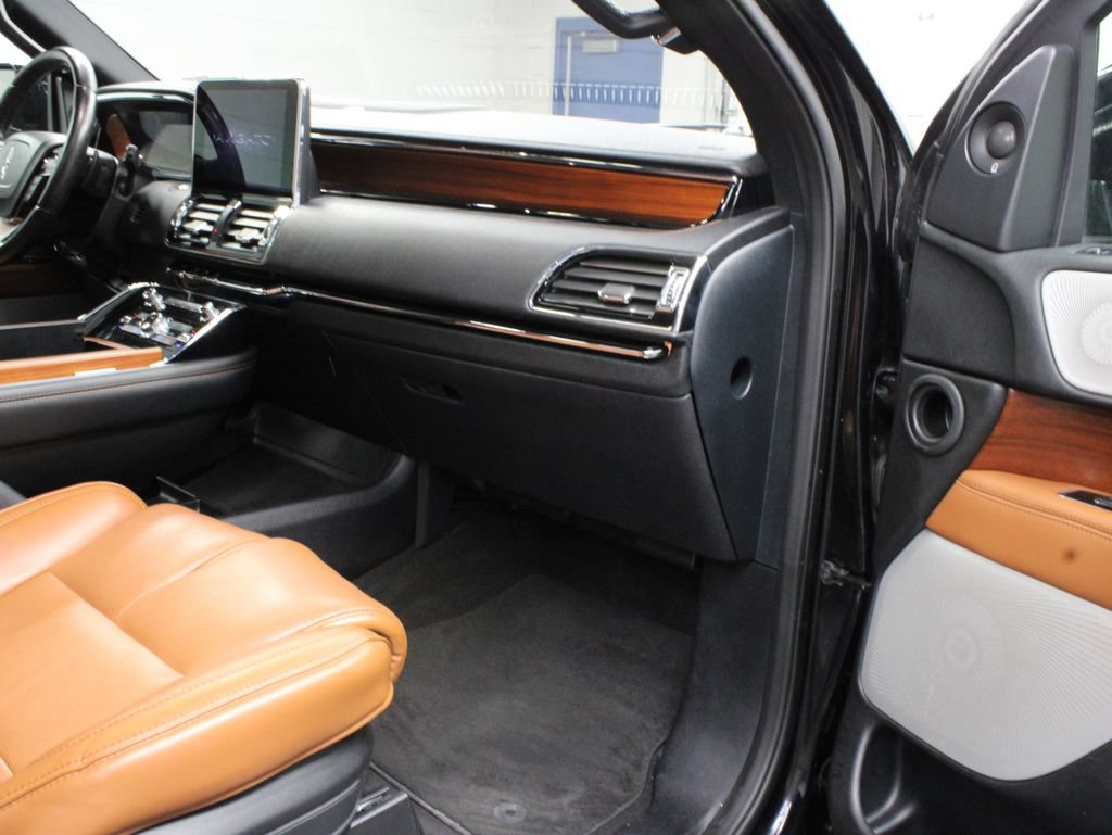 Used 2019 Lincoln Navigator Reserve AWD/4WD image 38