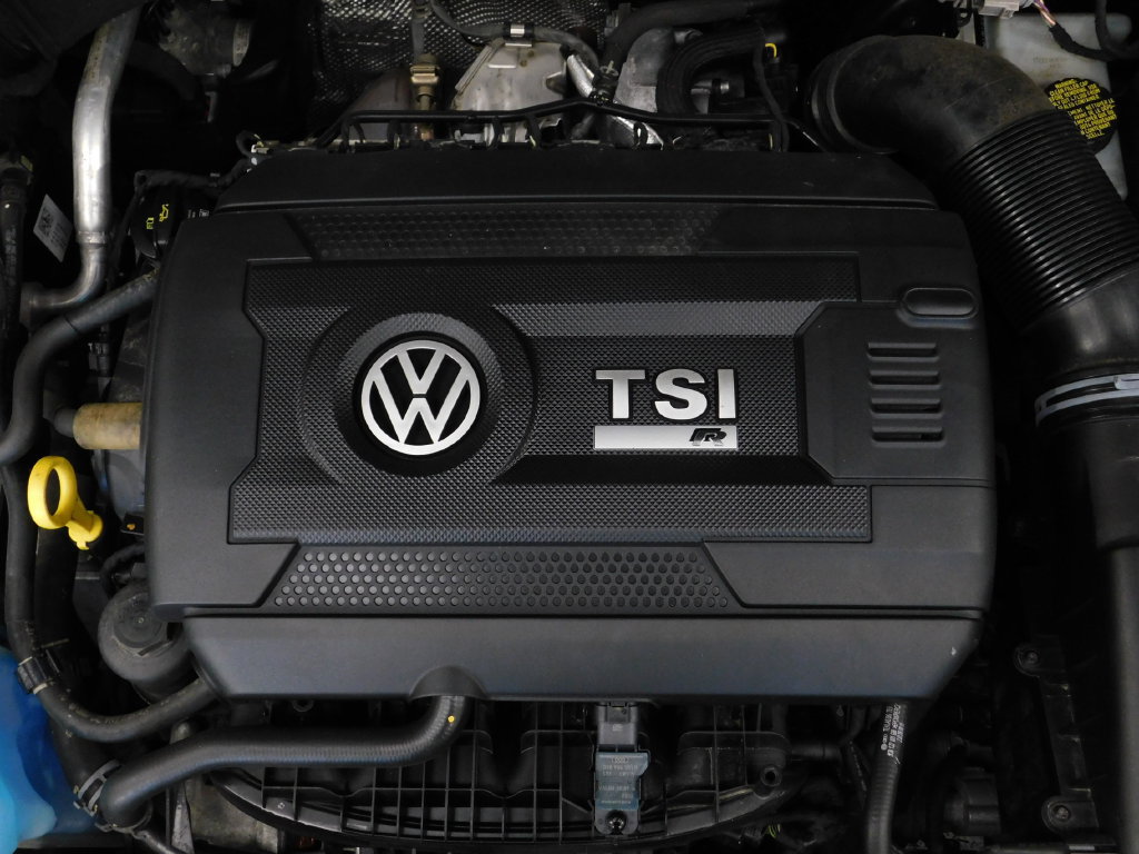 Used 2017 Volkswagen Golf 4-Door AWD/4WD image 11