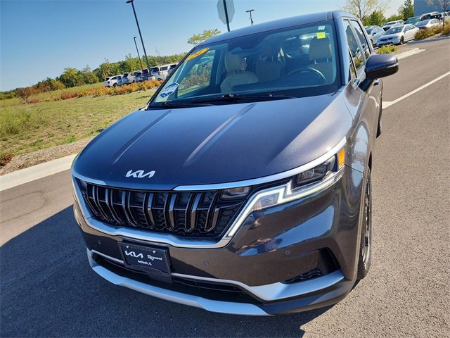 Used 2024 Kia Carnival EX image 4
