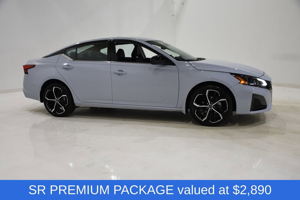 Used 2025 Nissan Altima 2.5 SR w/ SR Premium Package image 3