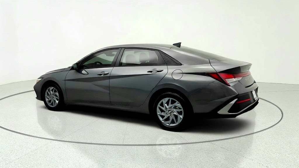 Used 2024 Hyundai Elantra SEL FWD image 7