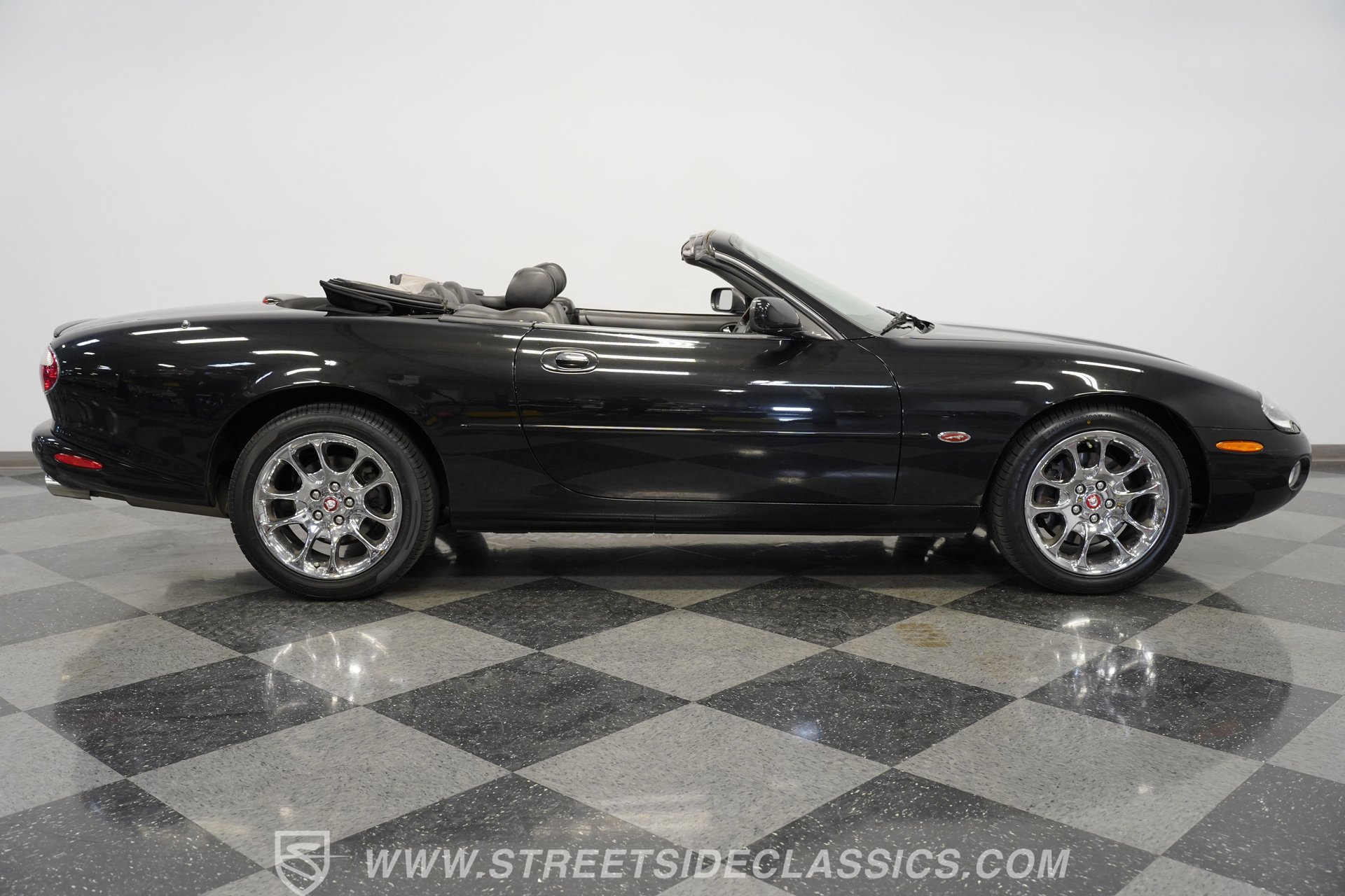 Used 2002 Jaguar XK8 Convertible image 14