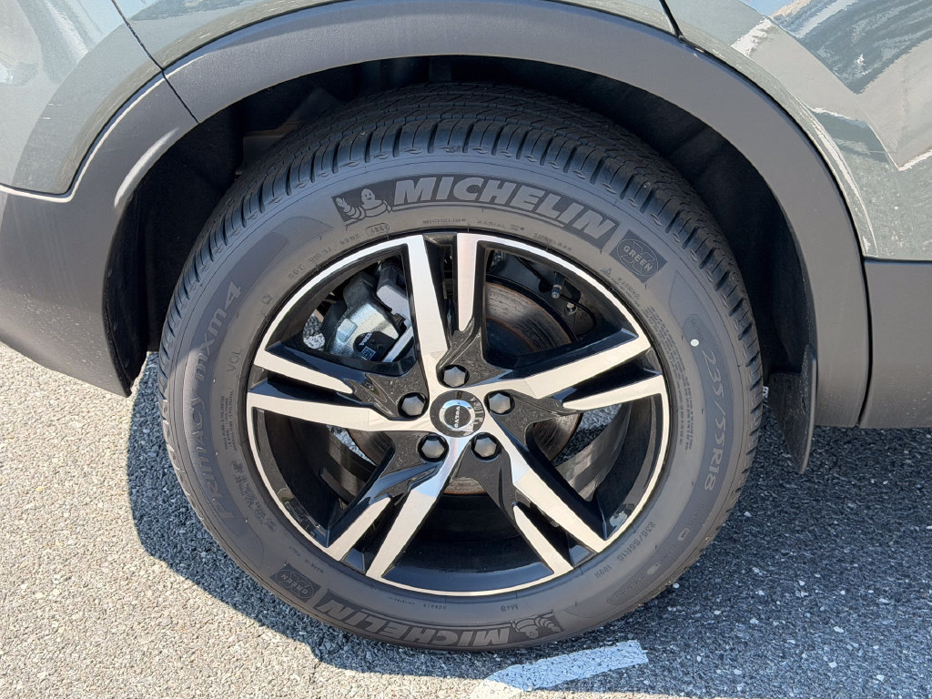 New 2026 Volvo XC40 B5 Core w/ Climate Package AWD/4WD image 6