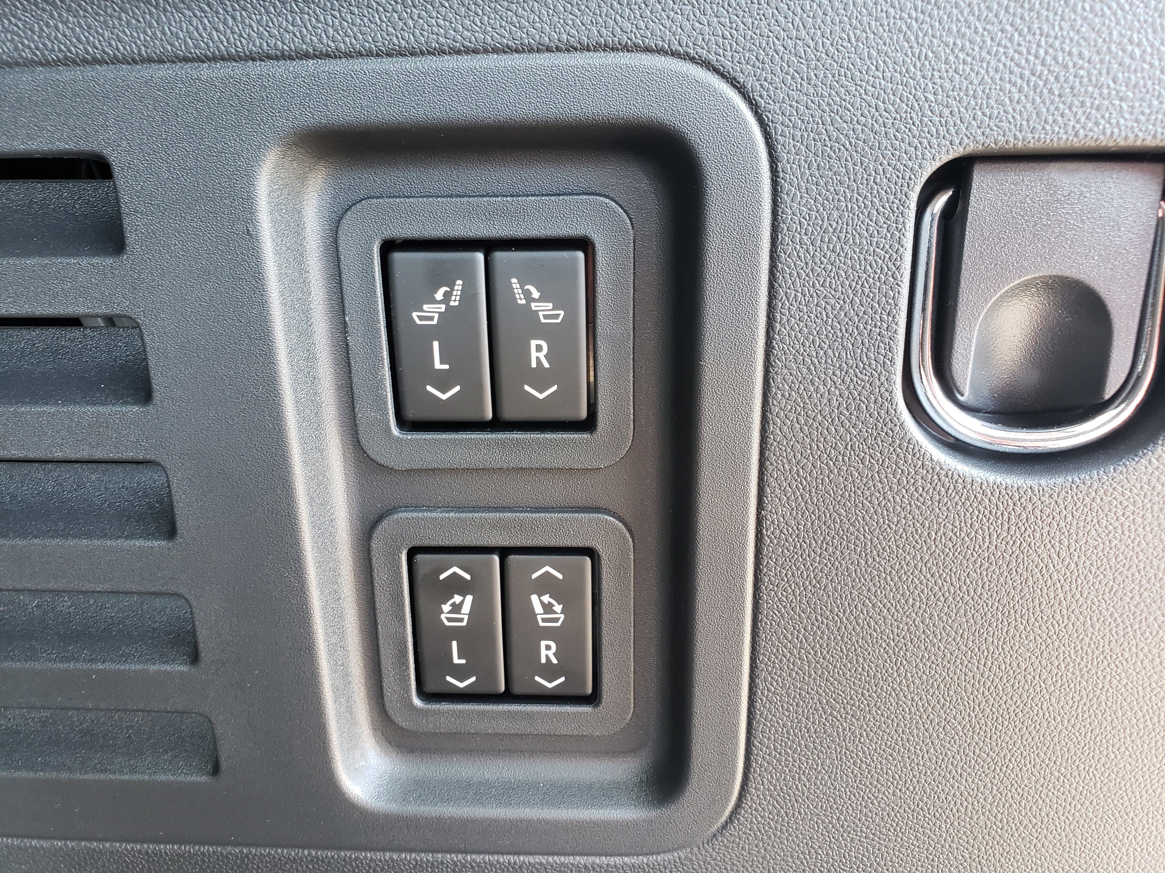 New 2026 Chevrolet Traverse RS image 13