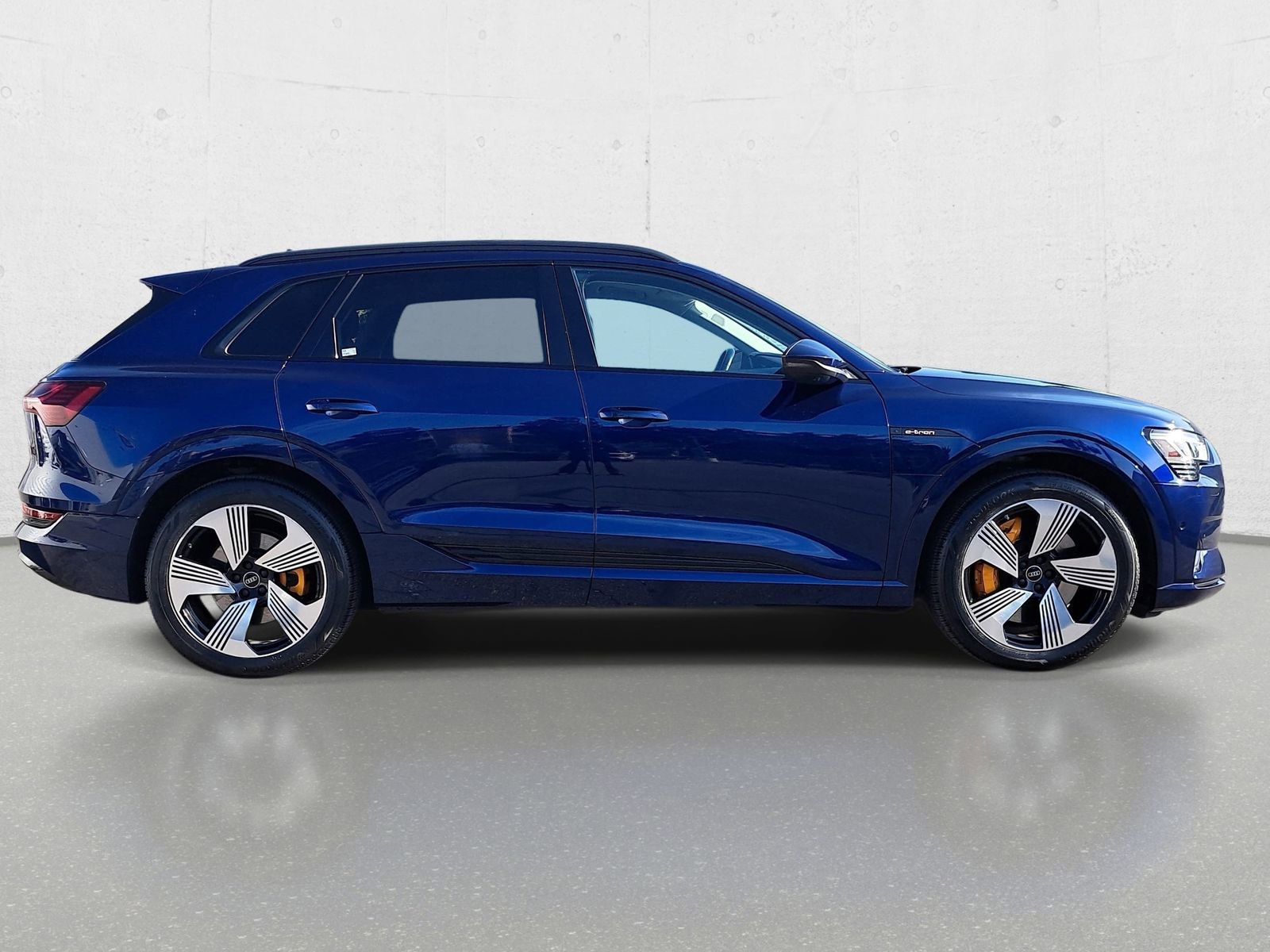Certified 2023 Audi e-tron Premium Plus w/ Premium Plus Package AWD/4WD image 4