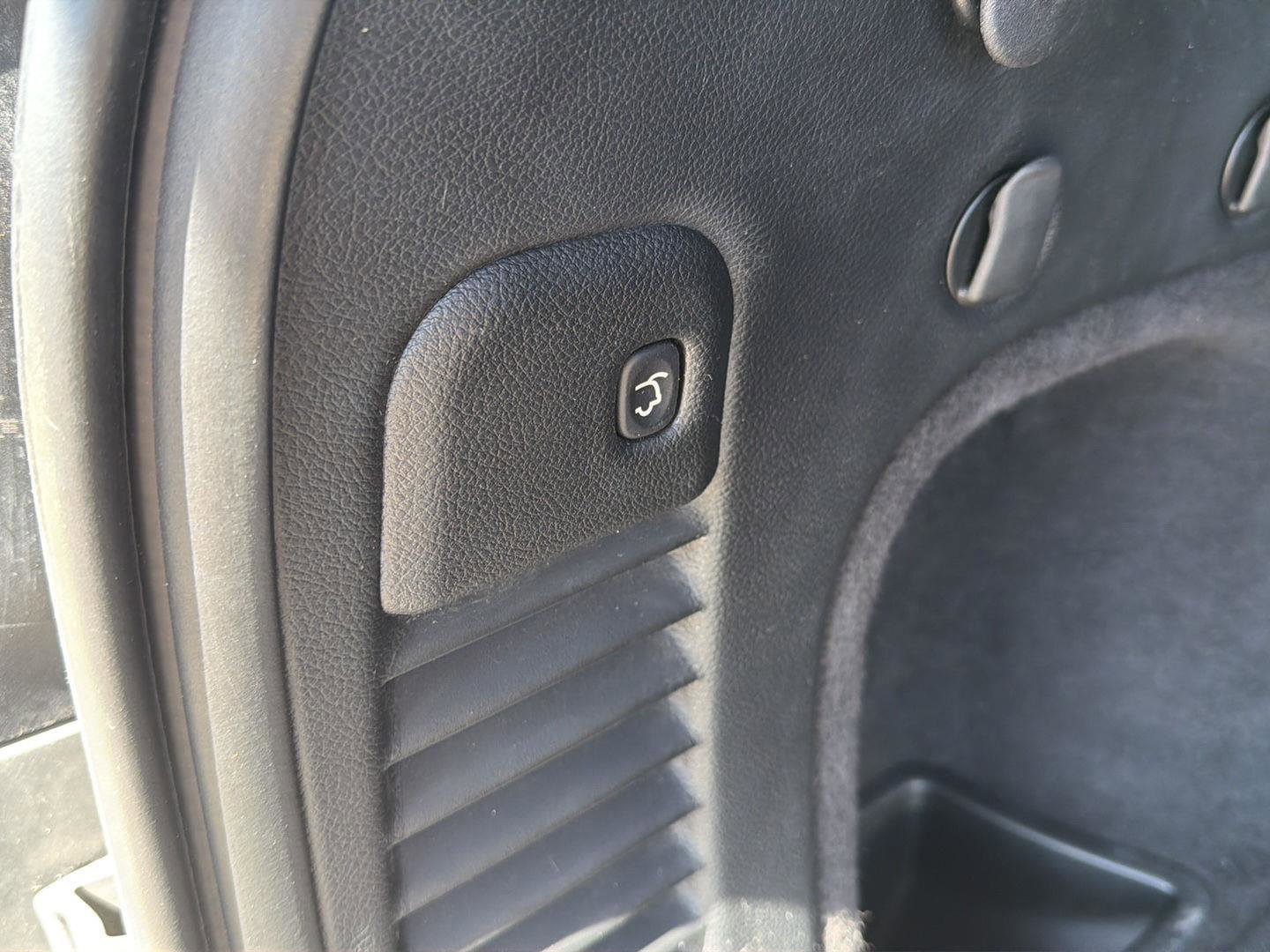 Used 2020 Jeep Grand Cherokee Altitude RWD image 14
