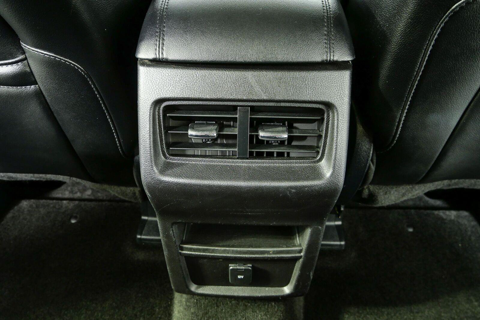 Used 2015 Ford Edge SEL w/ Equipment Group 201A FWD image 17