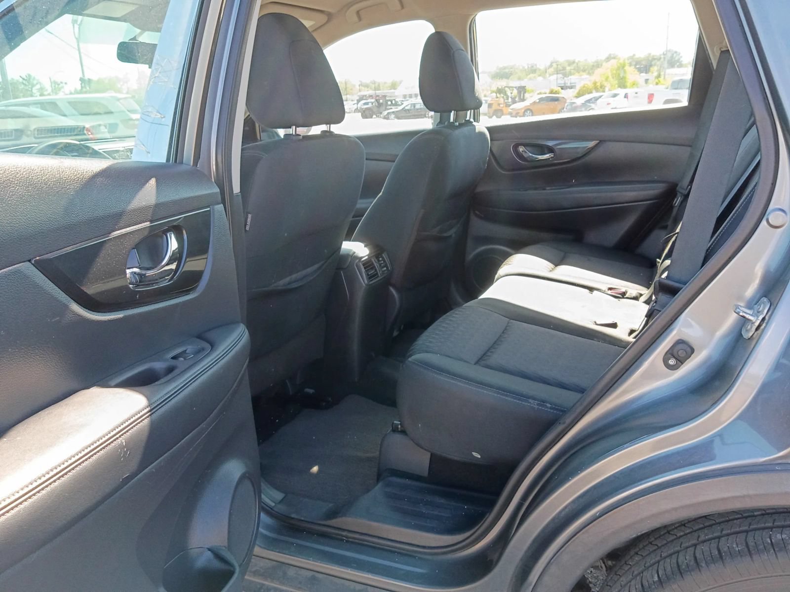 Used 2018 Nissan Rogue S FWD image 18