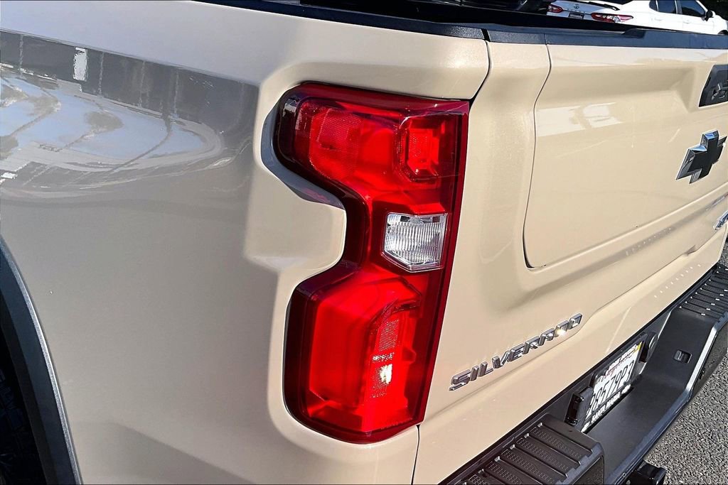 Used 2022 Chevrolet Silverado 1500 ZR2 w/ Technology Package image 28