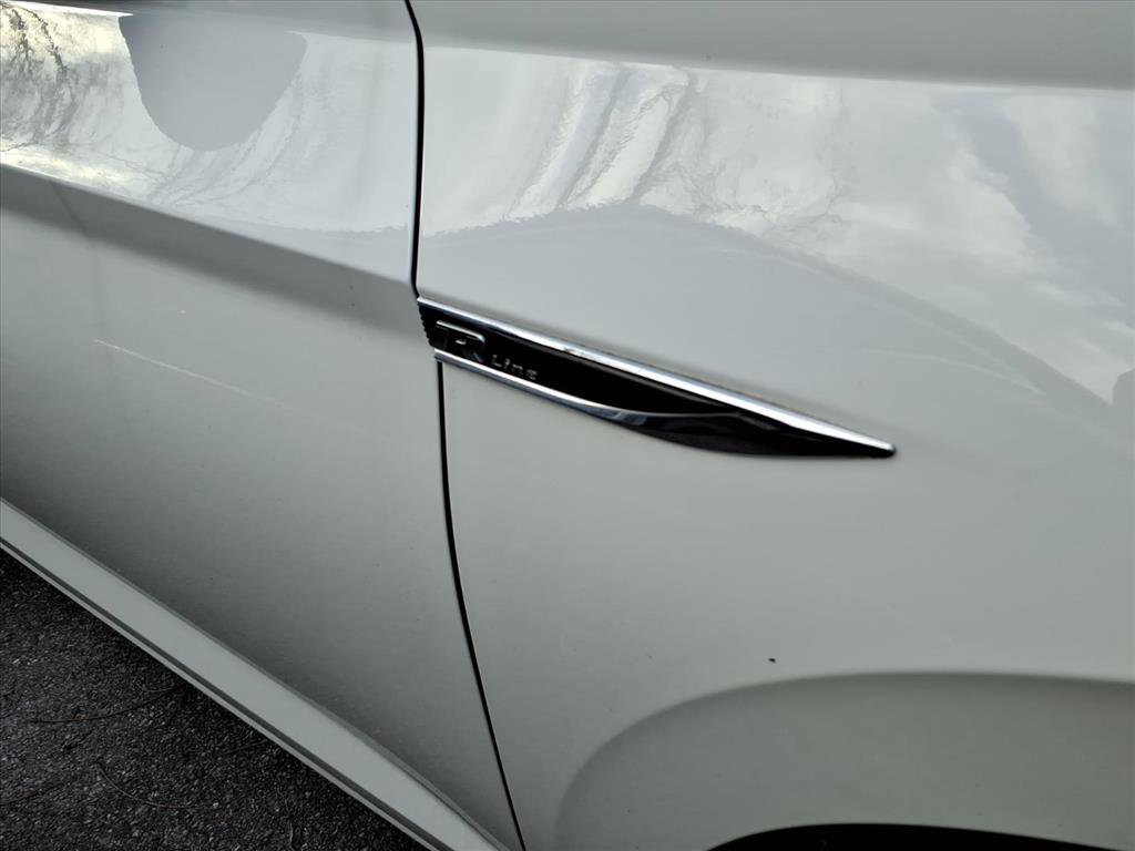 Used 2021 Volkswagen Jetta R-Line w/ R-Line Cold Weather Package image 6